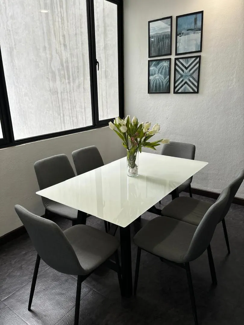 In The Heart Of Georgetown, 2-7 Pax Family Suite George Town